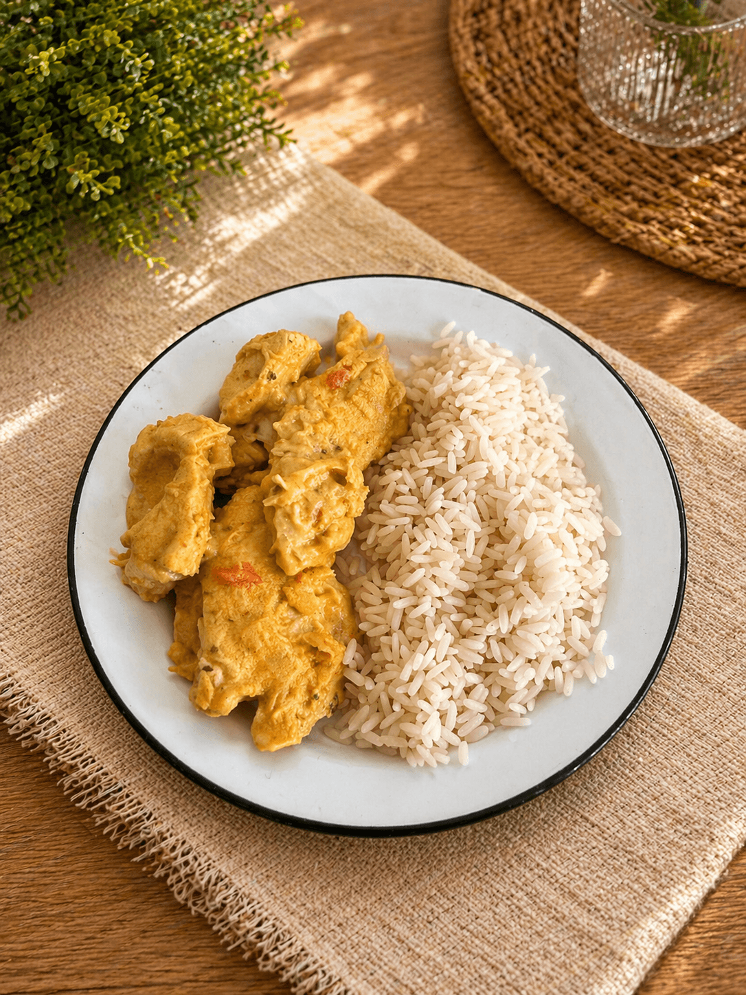 Pollo al curry con arroz
